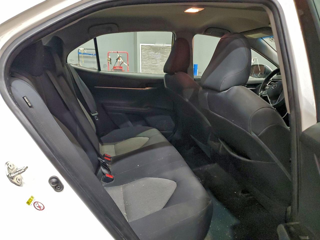 Toyota Camry L Image 4