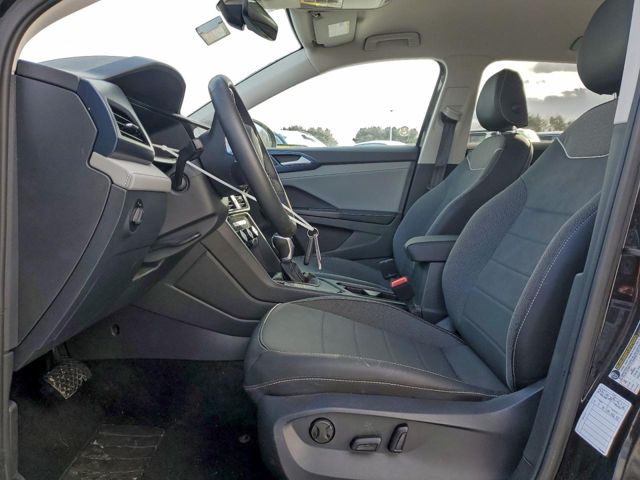 Volkswagen Taos Se Image 10