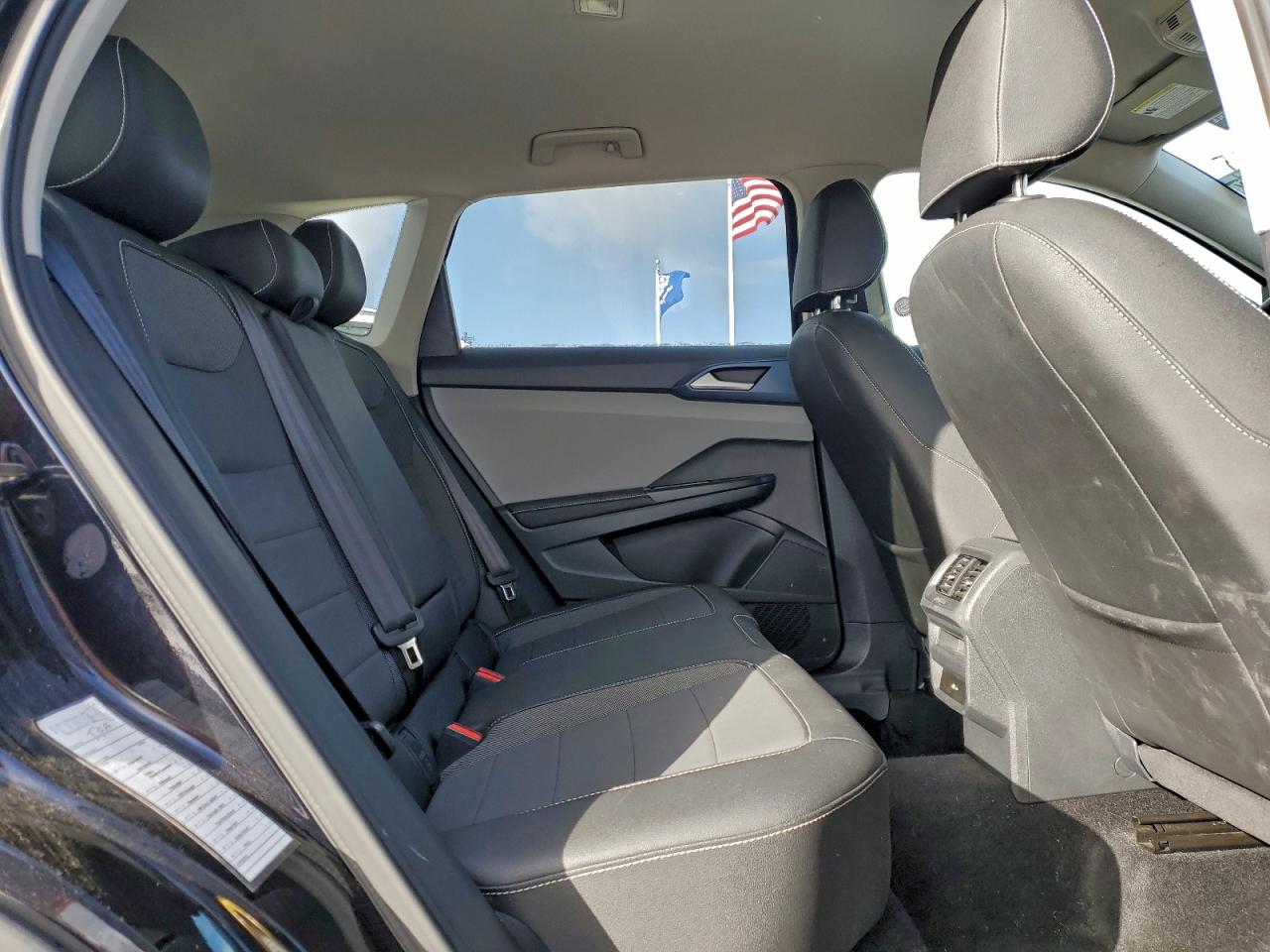 Volkswagen Taos Se Image 3