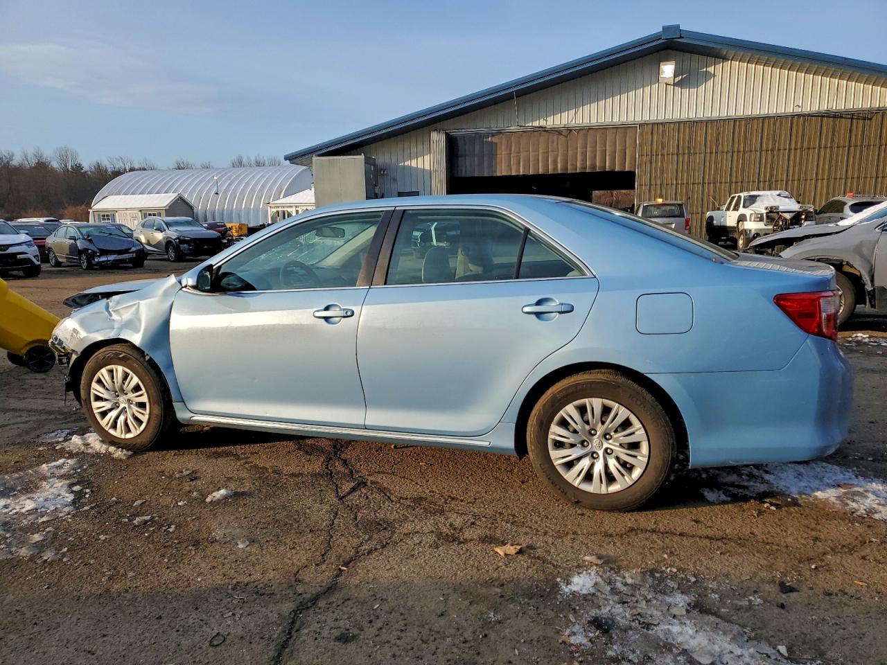 Toyota Camry L Image 2