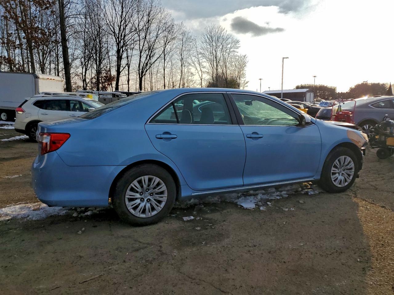 Toyota Camry L Image 7