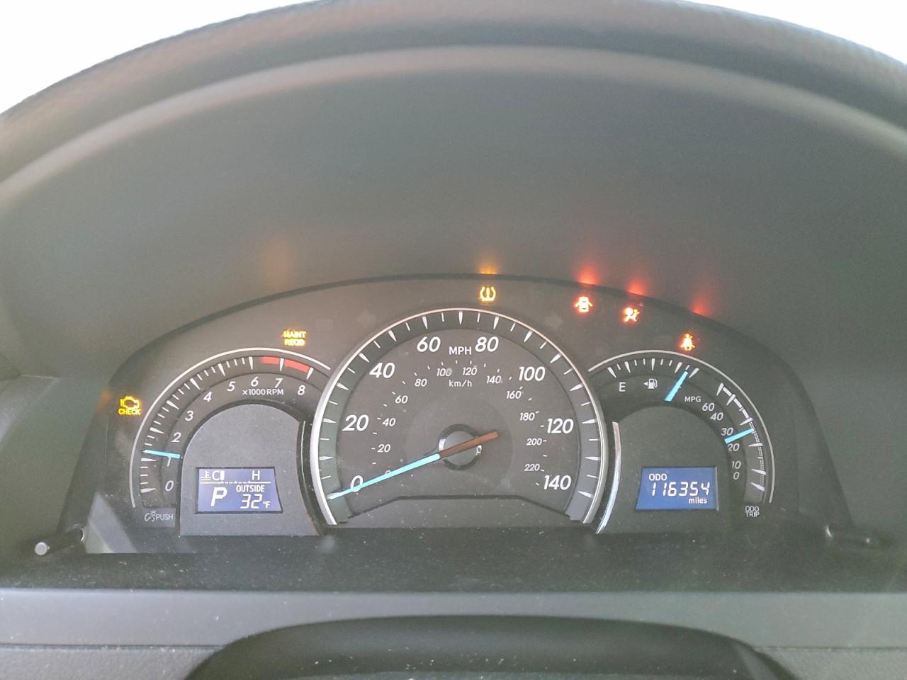 Toyota Camry L Image 6