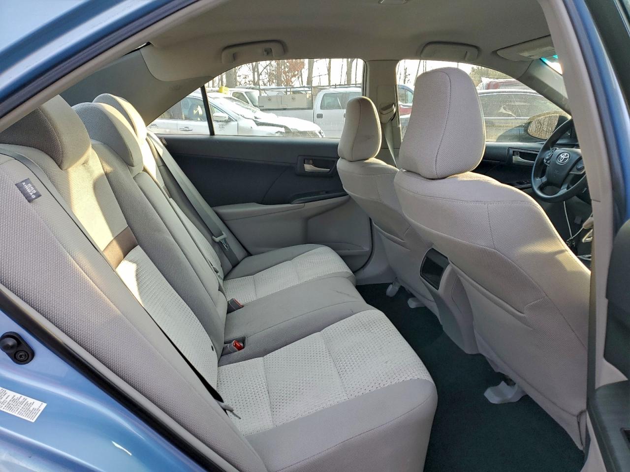 Toyota Camry L Image 9