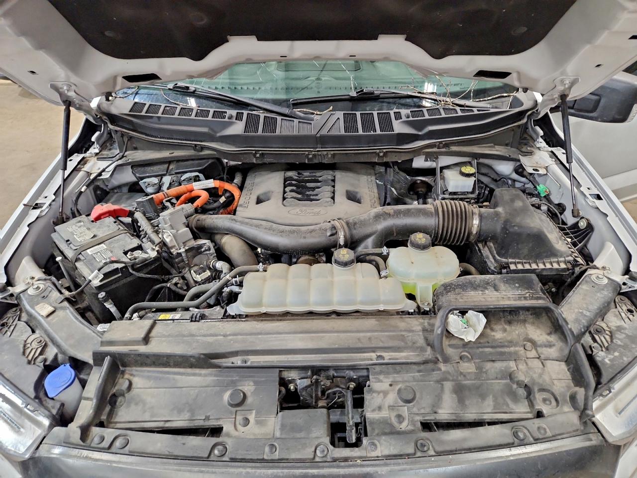 Ford F-150 Supercrew Image 12