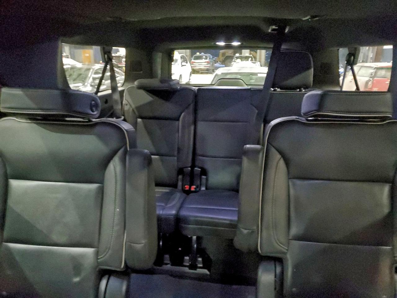 Chevrolet Suburban K1500 Premier Image 9