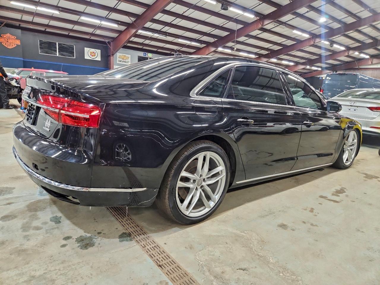 Audi A8 L Quattro Image 11