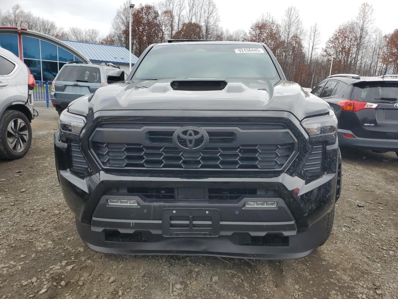 Toyota Tacoma Double Cab Image 2