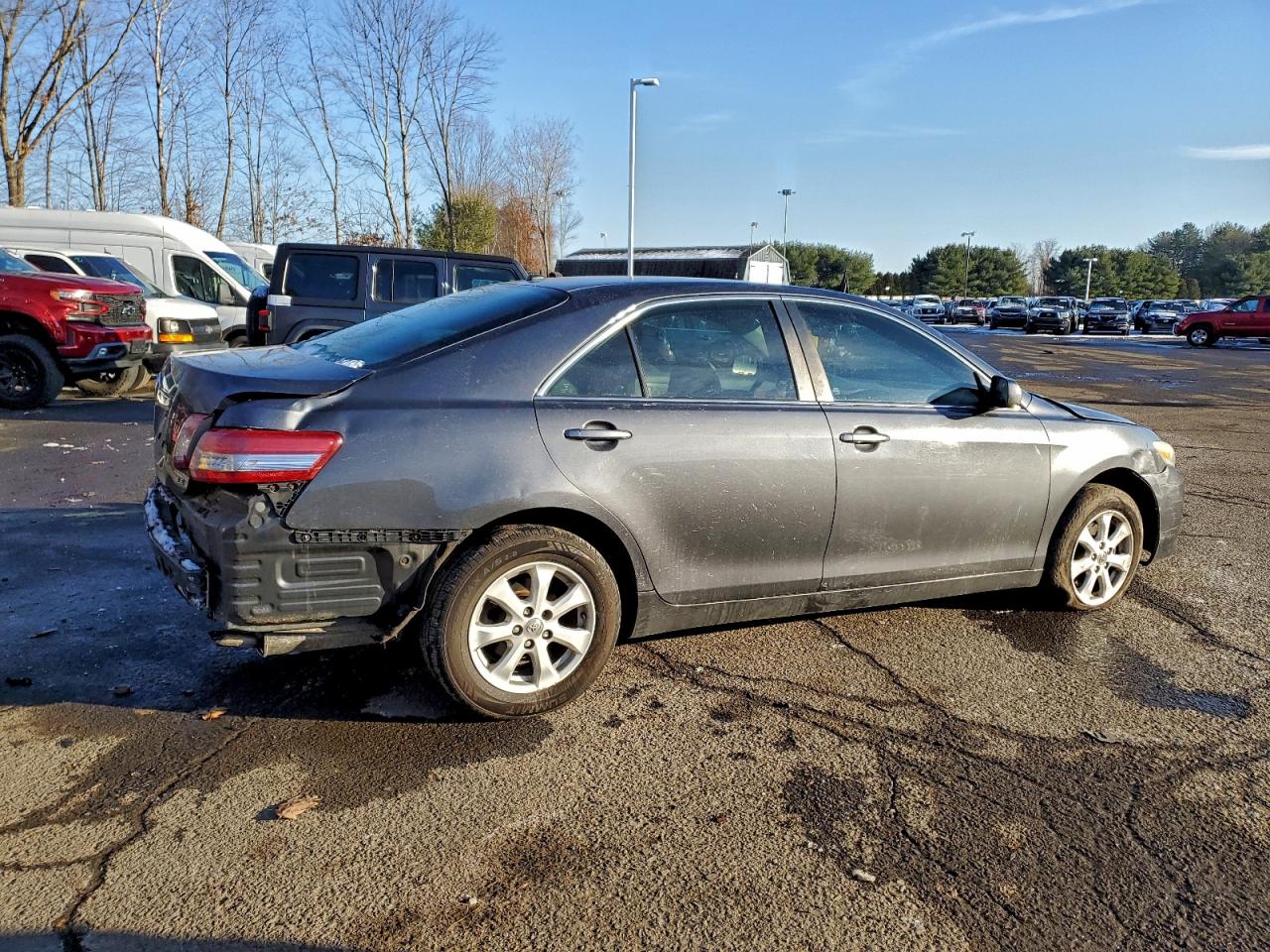 Toyota Camry Base Image 3