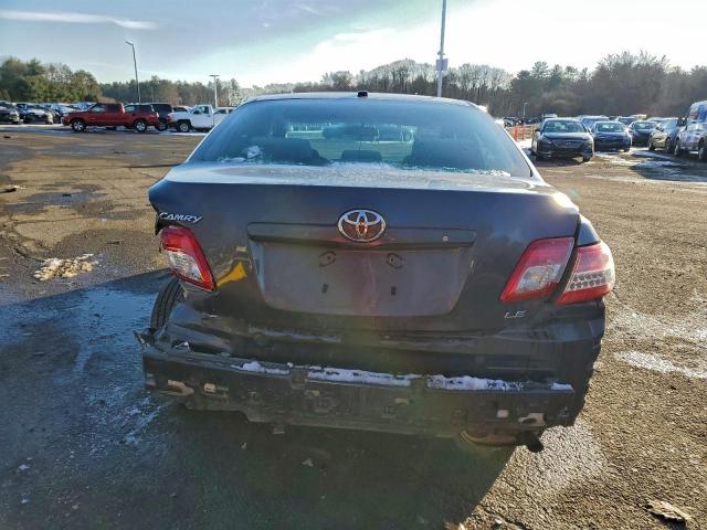 Toyota Camry Base Image 9