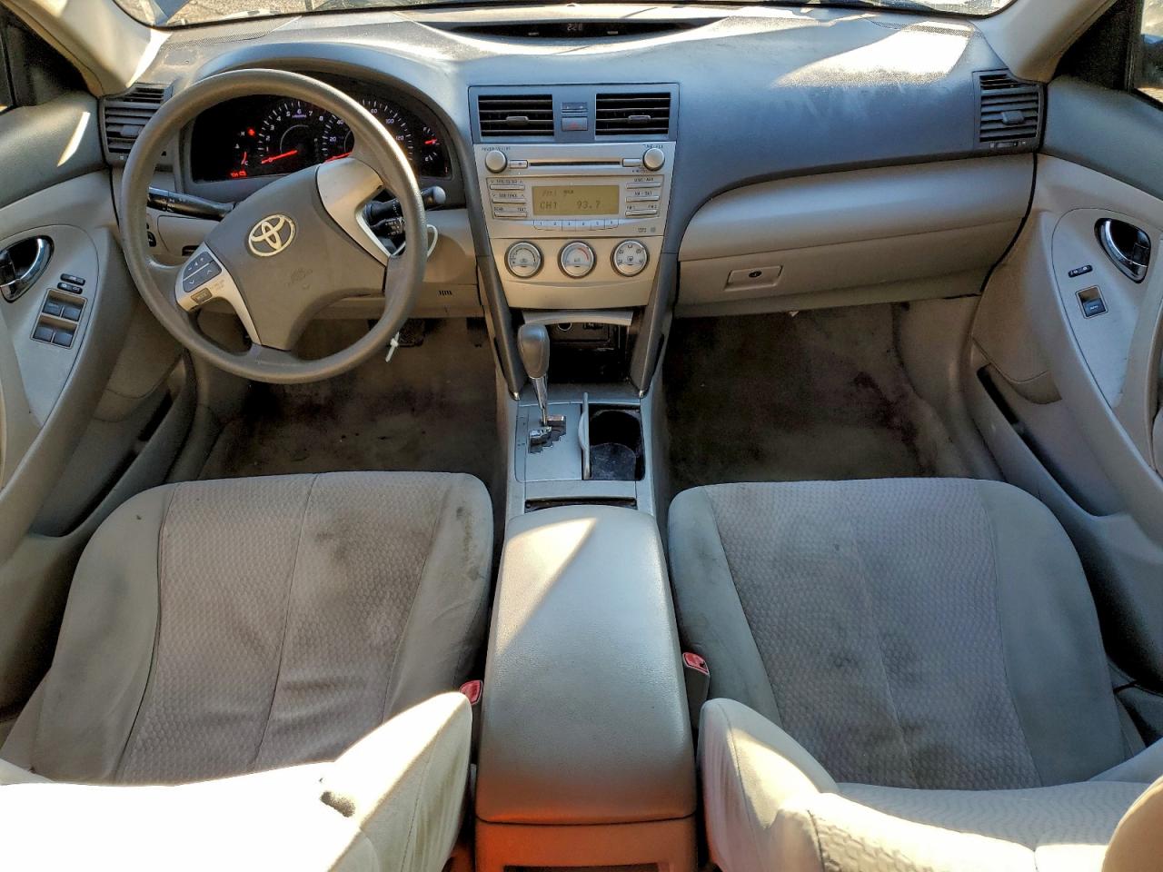 Toyota Camry Base Image 8