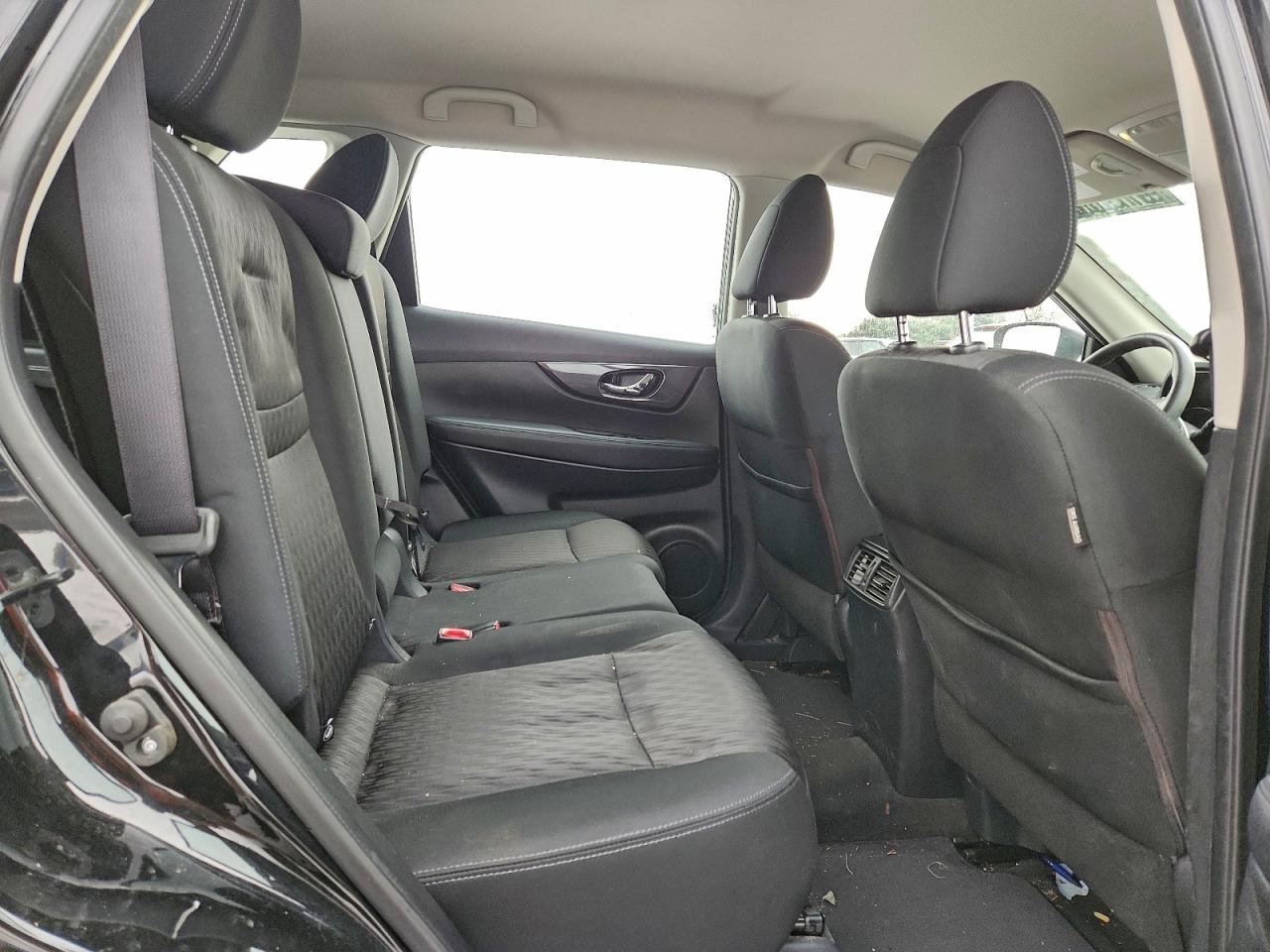 Nissan Rogue S Image 6