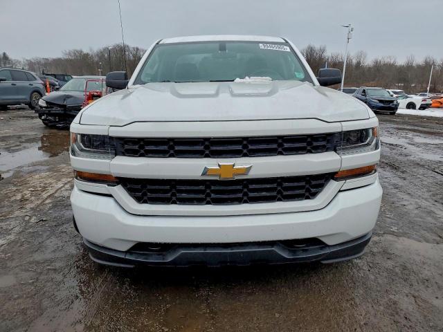 Chevrolet Silverado K1500 Custom Image 2
