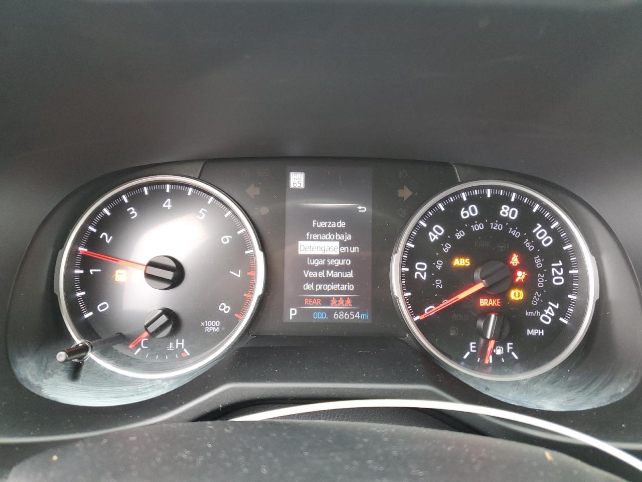 Toyota RAV4 Le Image 8