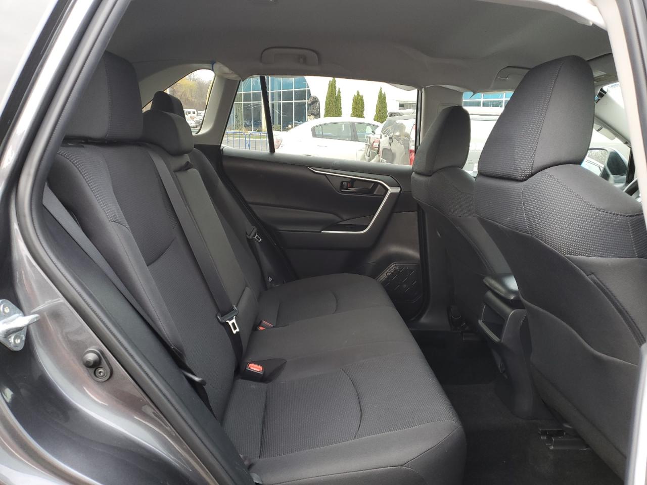 Toyota RAV4 Le Image 10