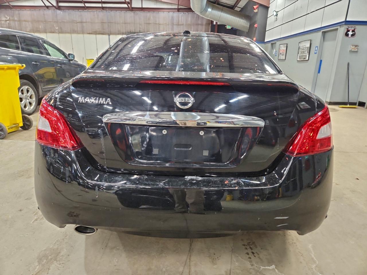 Nissan Maxima S Image 2