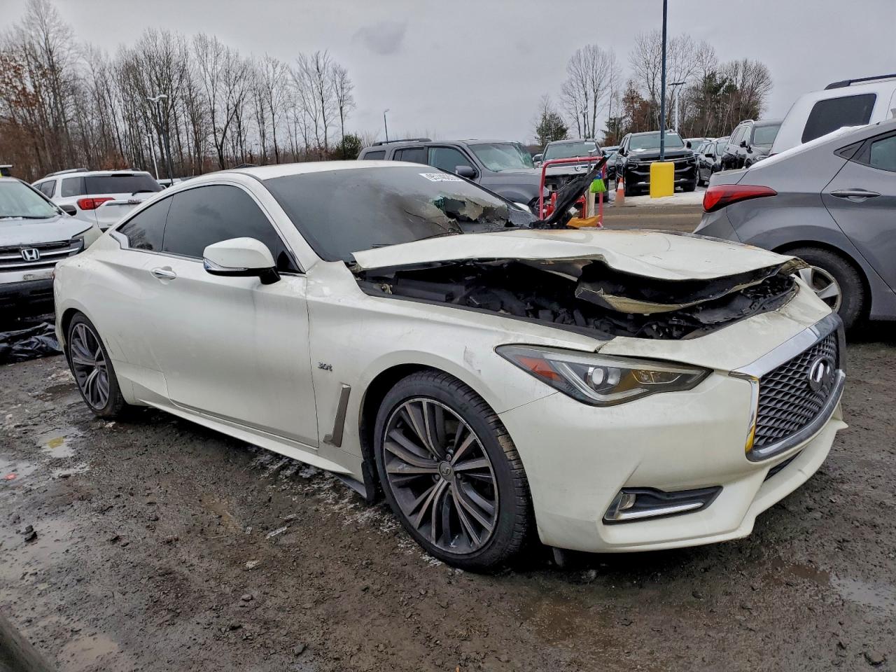 INFINITI Q60 Premium Image 3