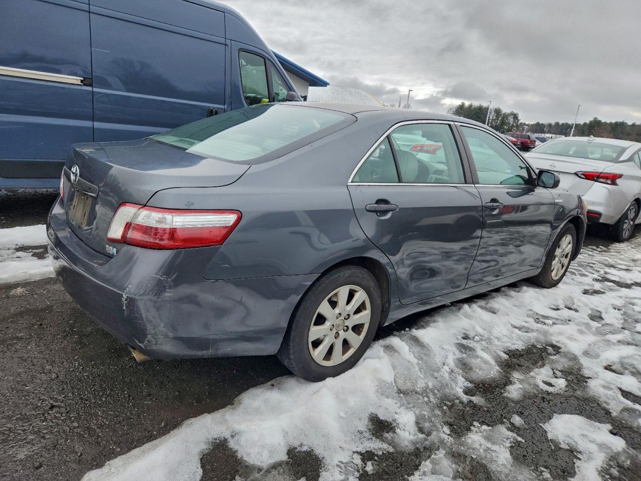 Toyota Camry Hybrid Image 2