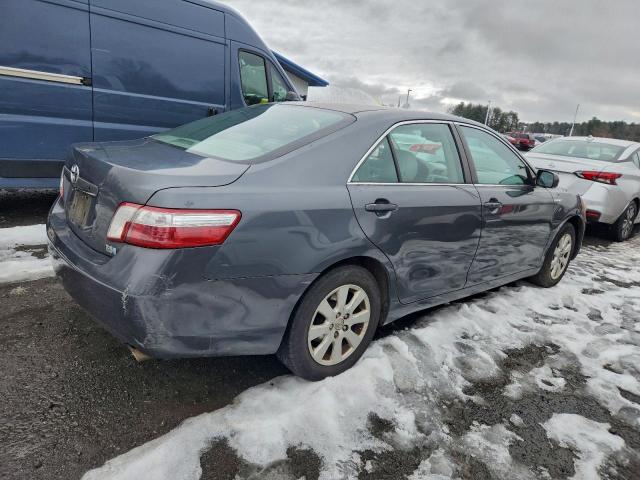 Toyota Camry Hybrid Image 2