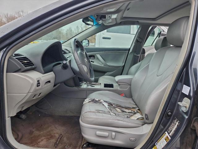 Toyota Camry Hybrid Image 8