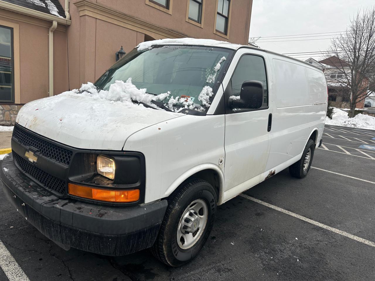 Chevrolet Express Image 1