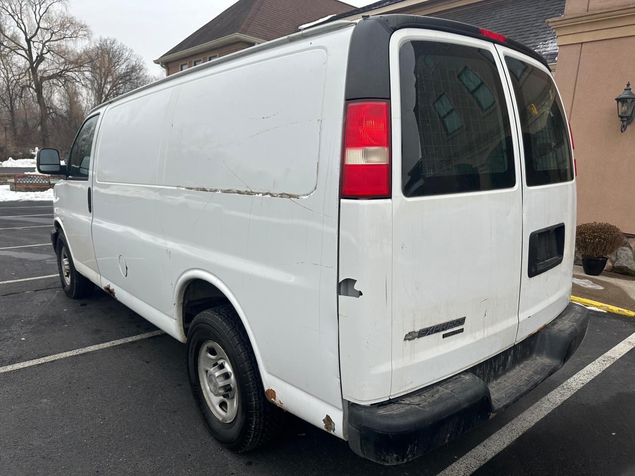 Chevrolet Express Image 12