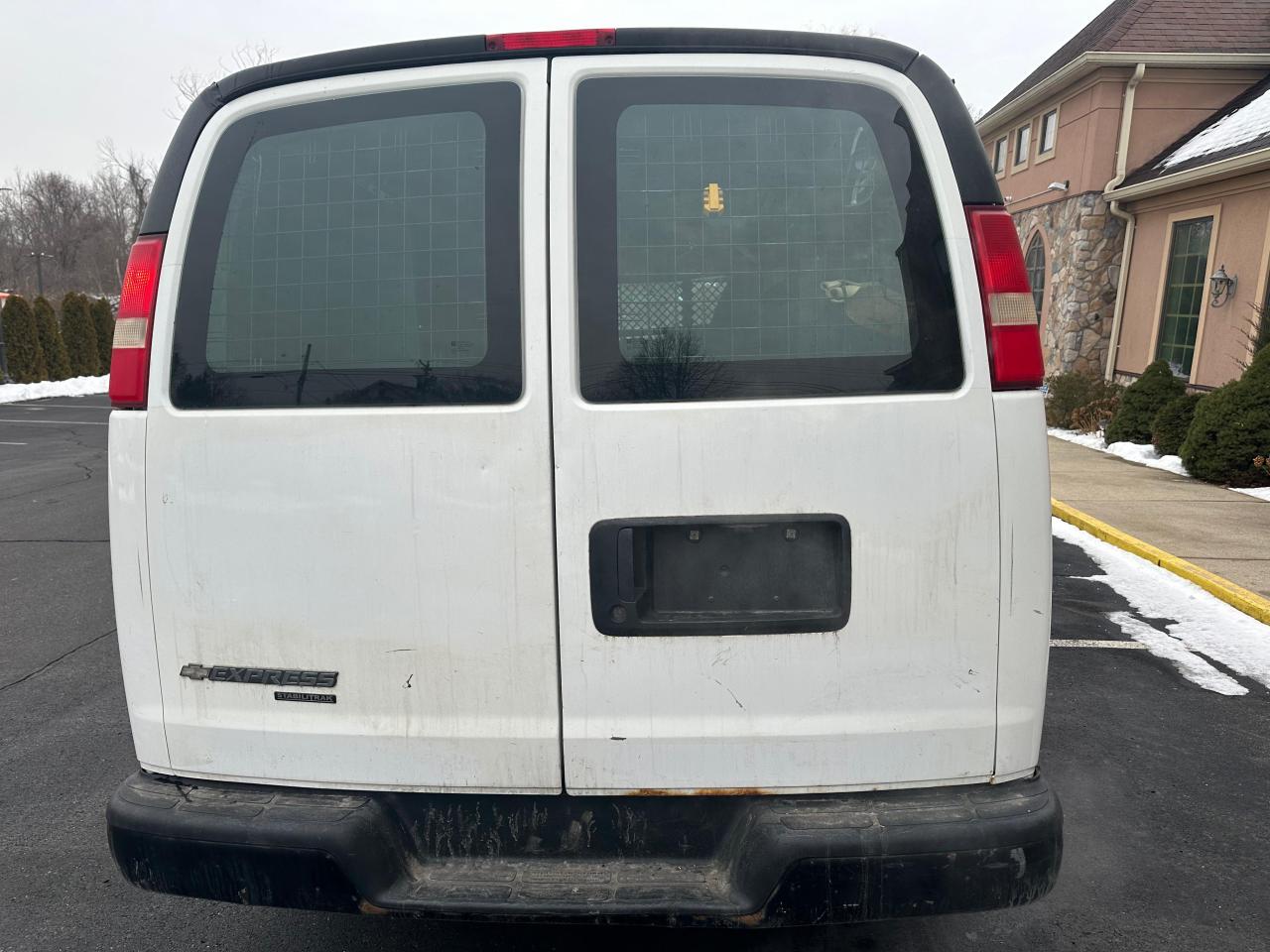 Chevrolet Express Image 4