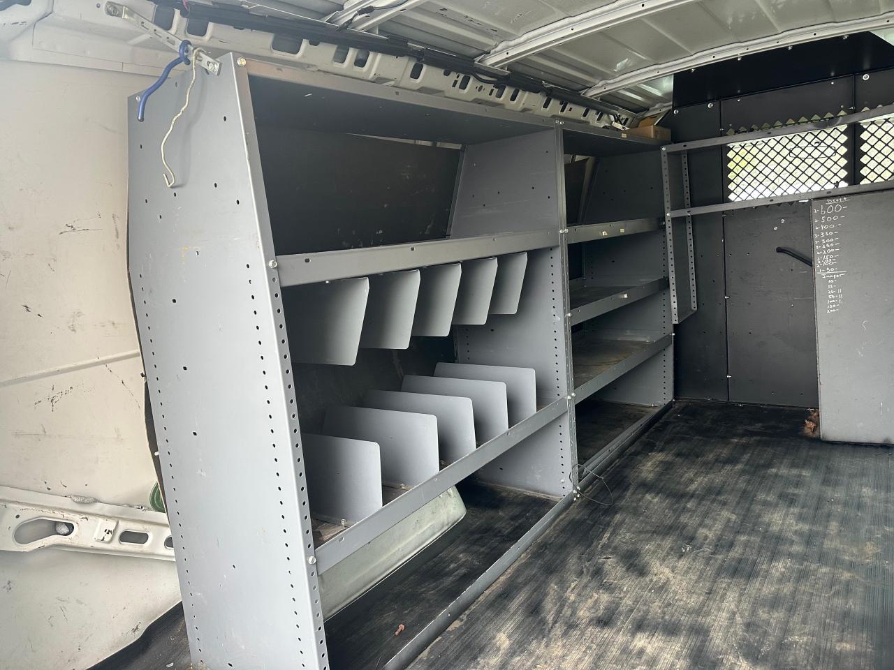 Chevrolet Express Image 9