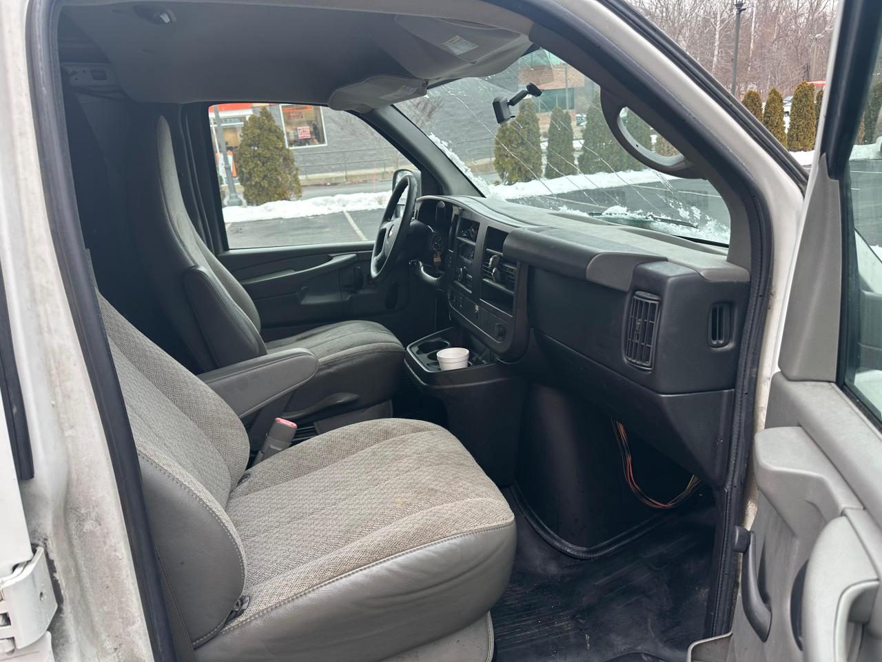 Chevrolet Express Image 3