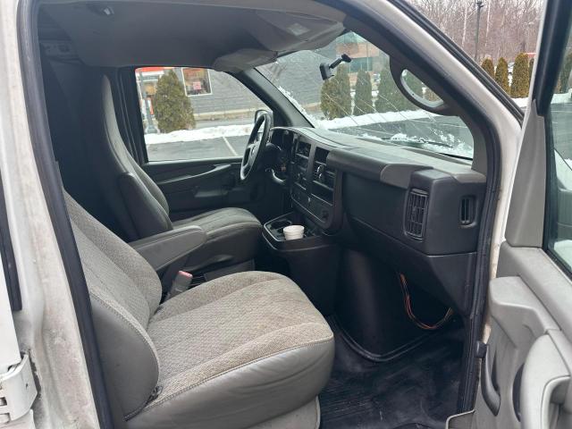 Chevrolet Express Image 3