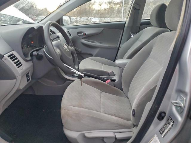 Toyota Corolla Base Image 8