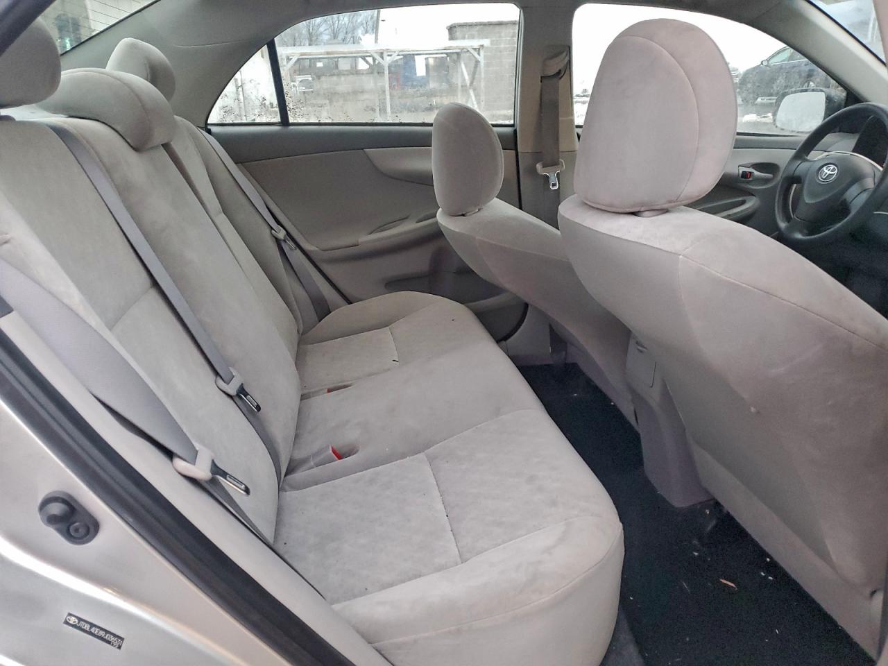 Toyota Corolla Base Image 4