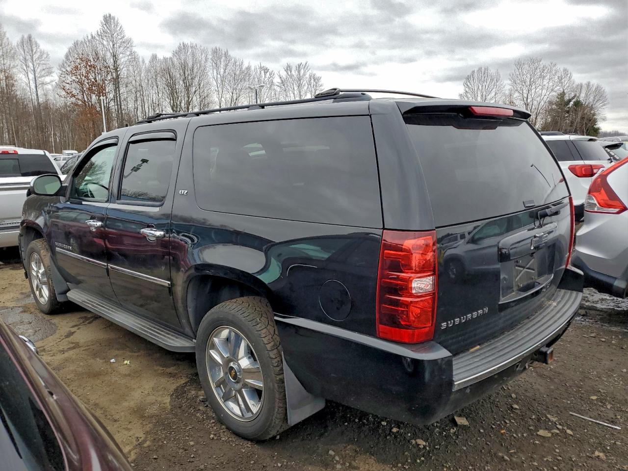 Chevrolet Suburban K1500 Ltz Image 3
