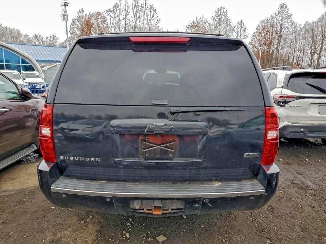 Chevrolet Suburban K1500 Ltz Image 12