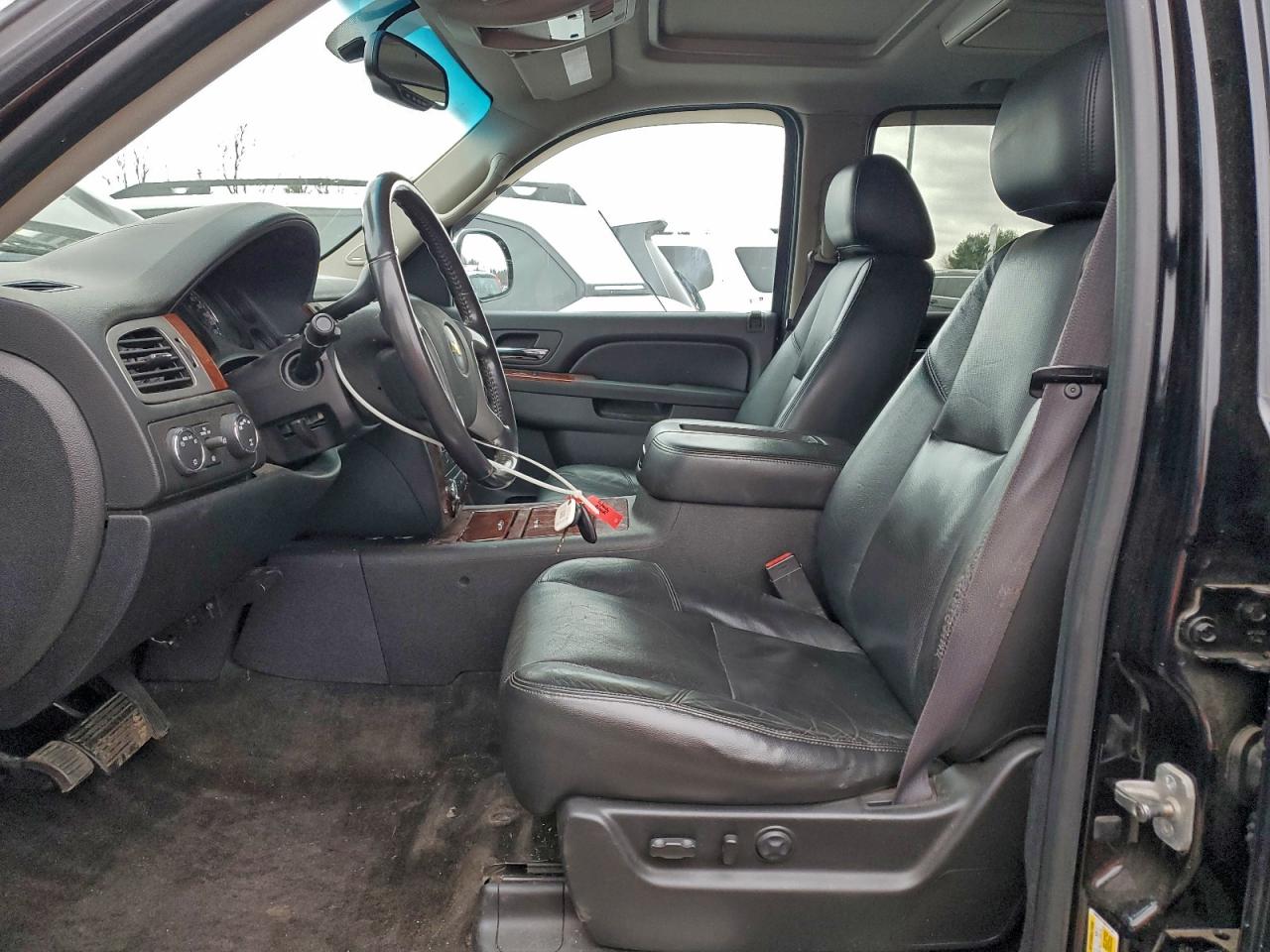 Chevrolet Suburban K1500 Ltz Image 9