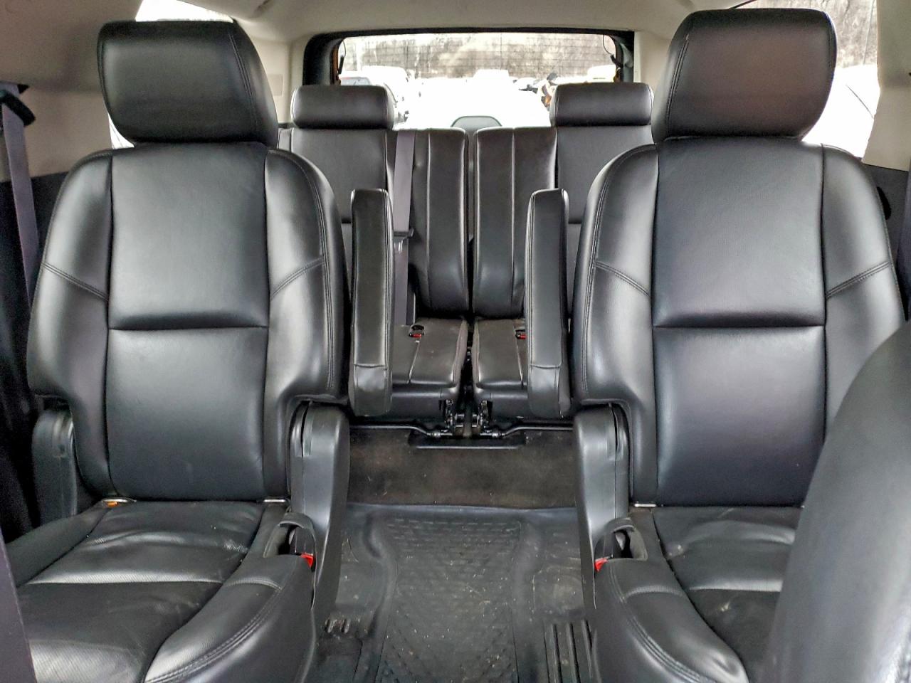 Chevrolet Suburban K1500 Ltz Image 10