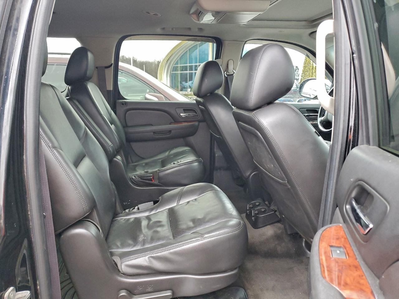 Chevrolet Suburban K1500 Ltz Image 8