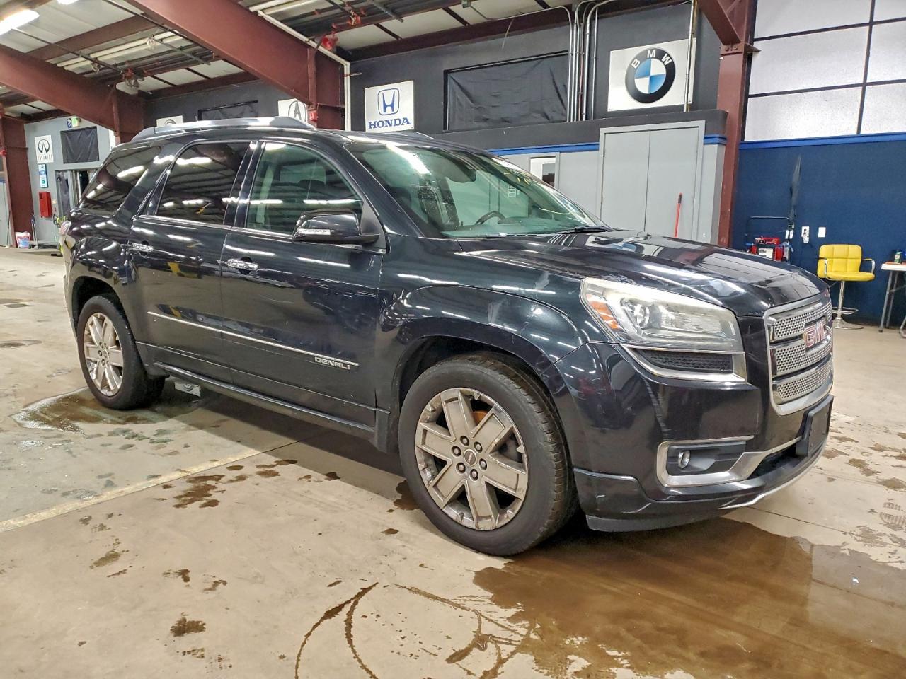 GMC Acadia Denali Image 13