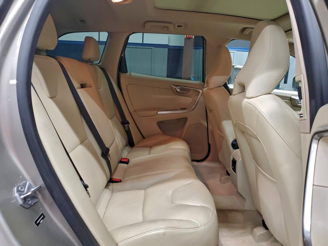 Volvo XC60 T6 Platinum Image 8