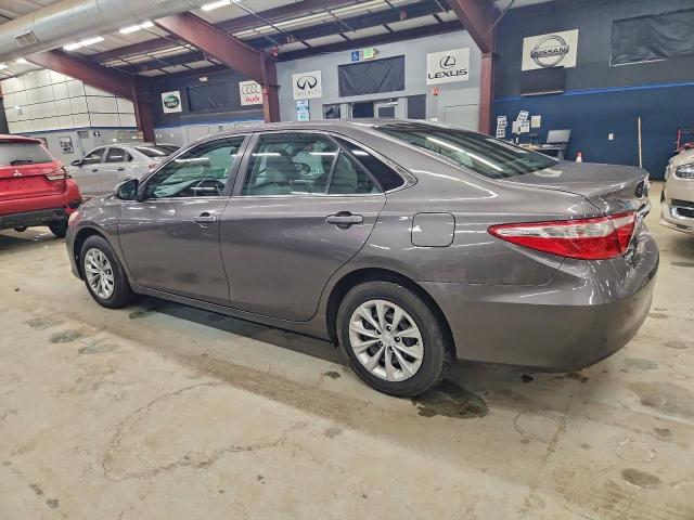 Toyota Camry Le Image 2