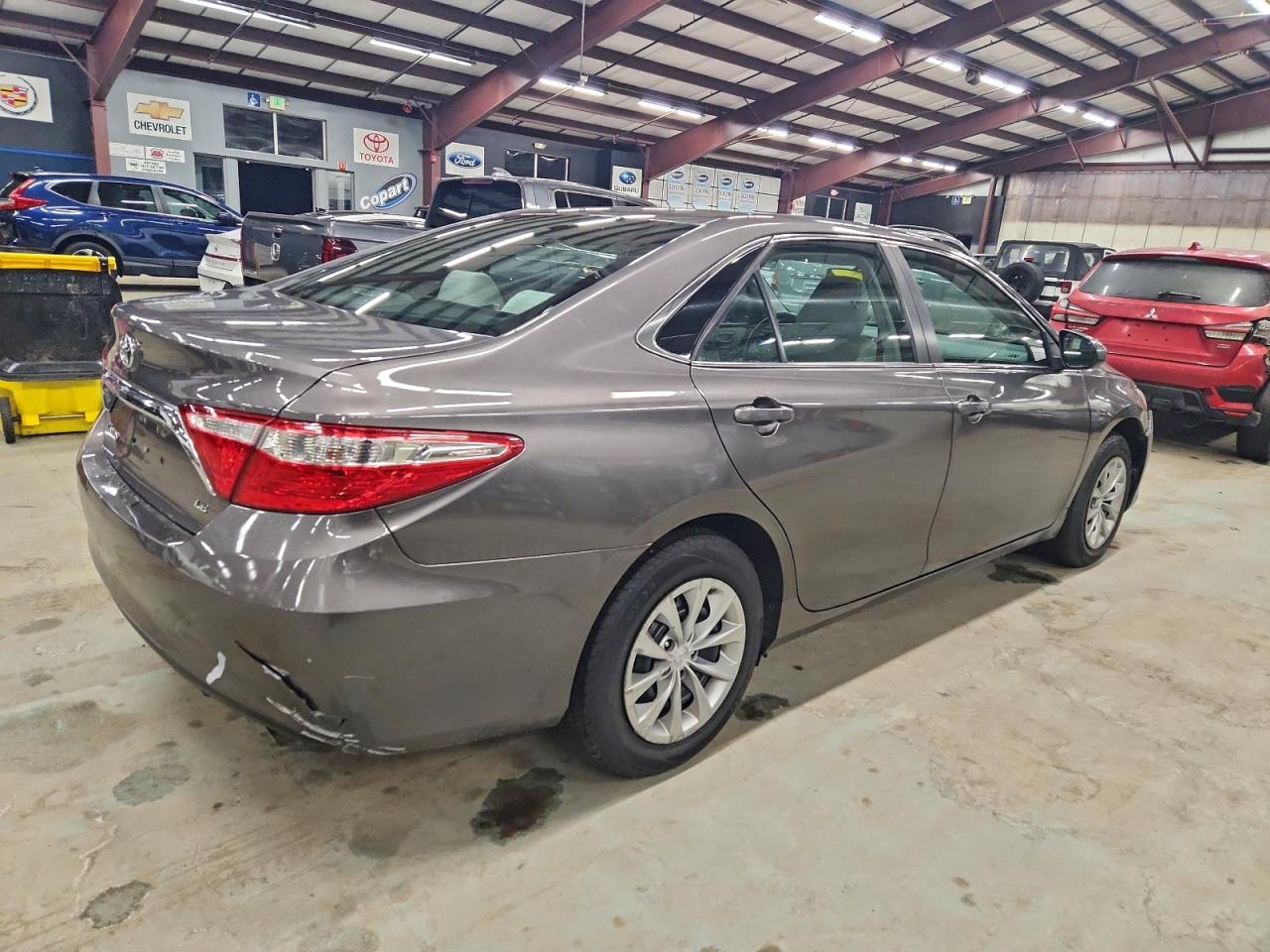 Toyota Camry Le Image 3