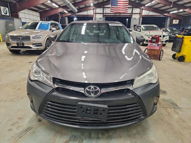 Toyota Camry Le Image 5