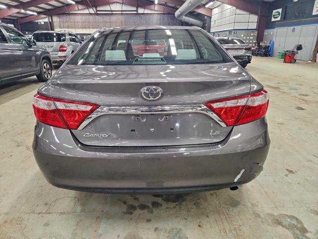 Toyota Camry Le Image 4