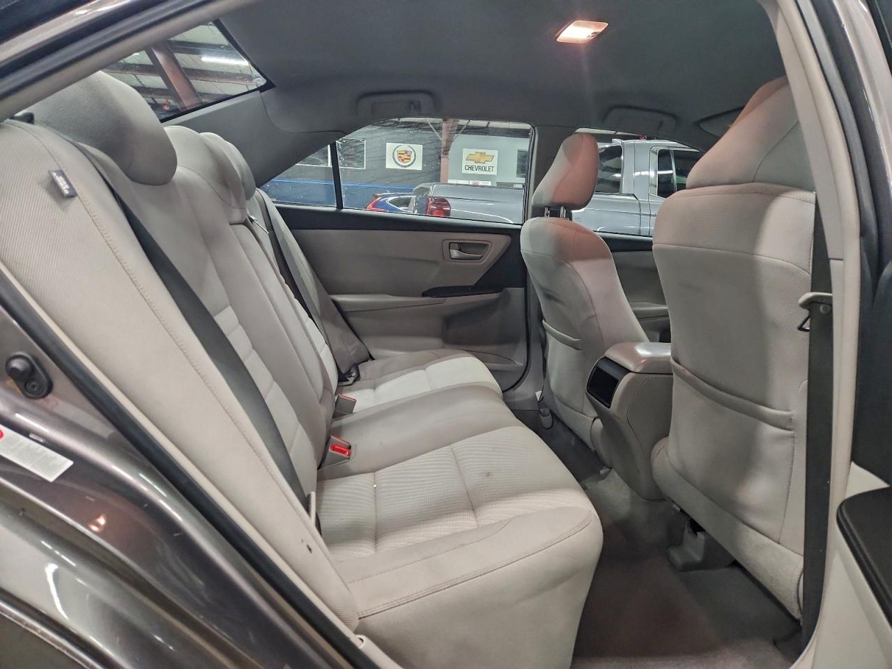 Toyota Camry Le Image 8