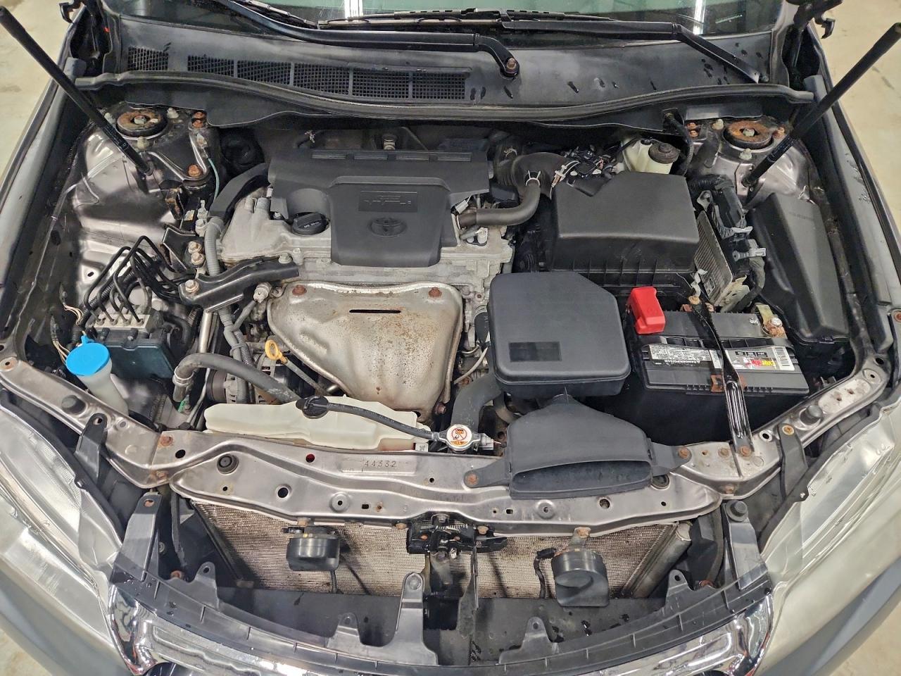 Toyota Camry Le Image 11