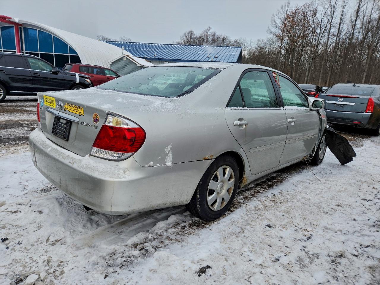 Toyota Camry Le Image 11