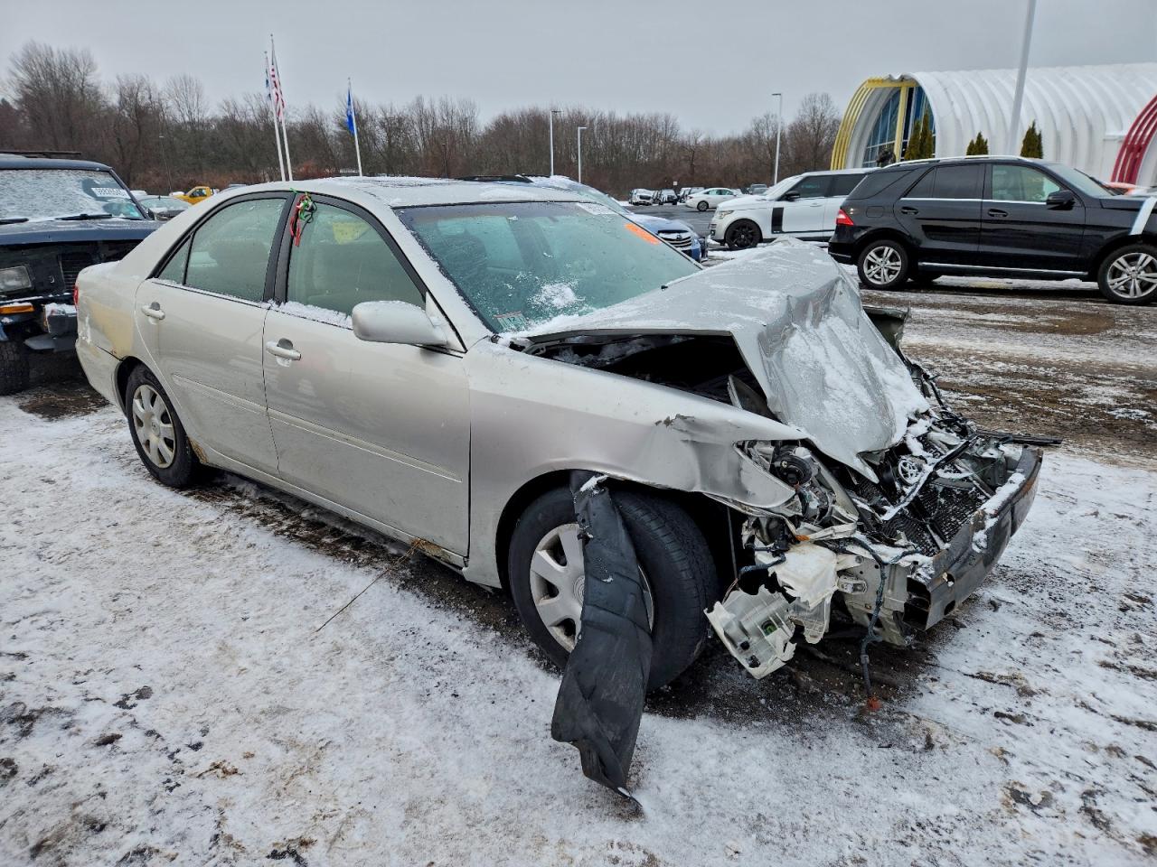 Toyota Camry Le Image 2