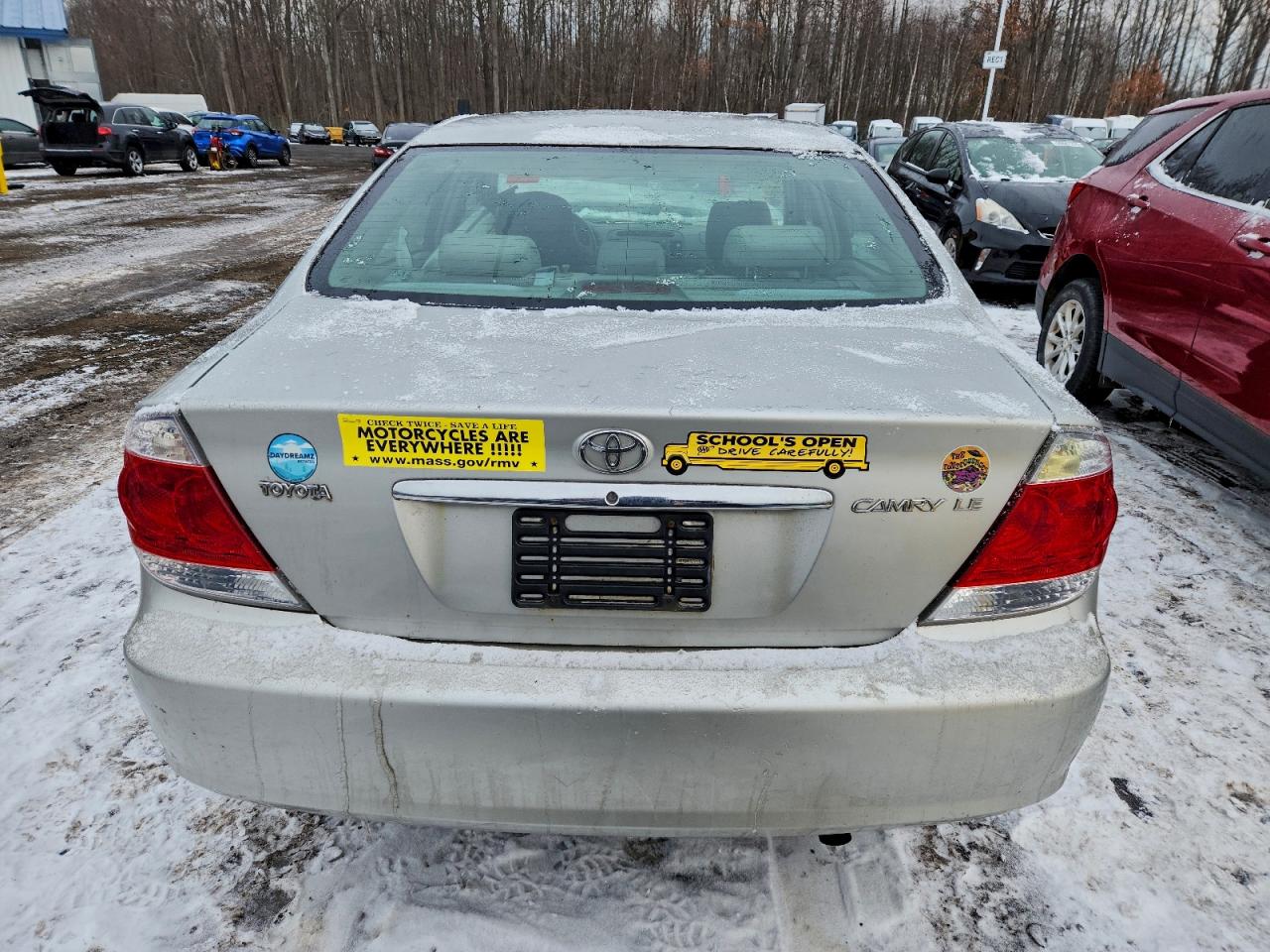 Toyota Camry Le Image 7