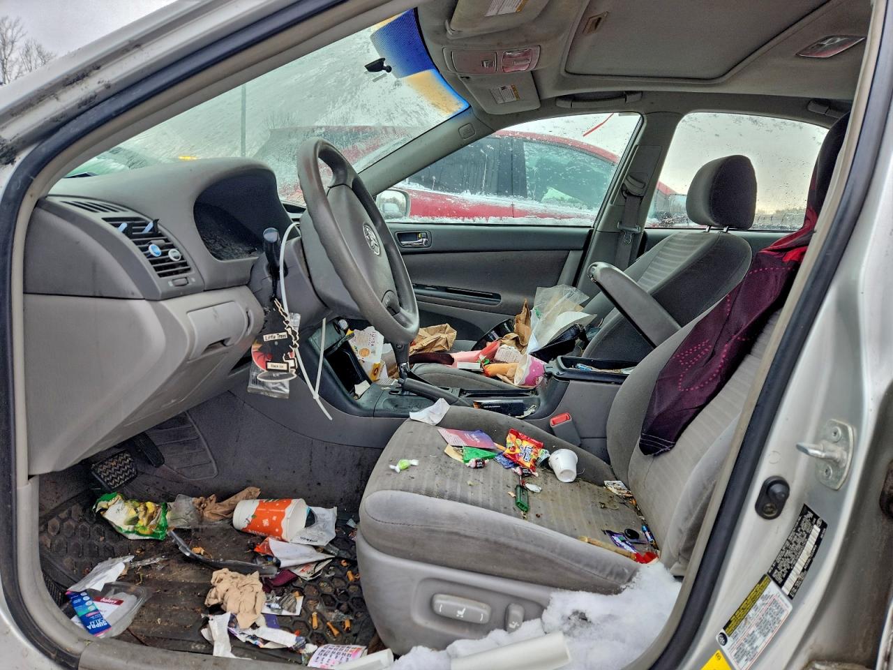 Toyota Camry Le Image 9