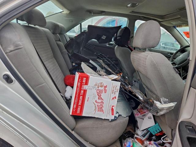 Toyota Camry Le Image 3