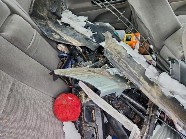 Toyota Camry Le Image 10